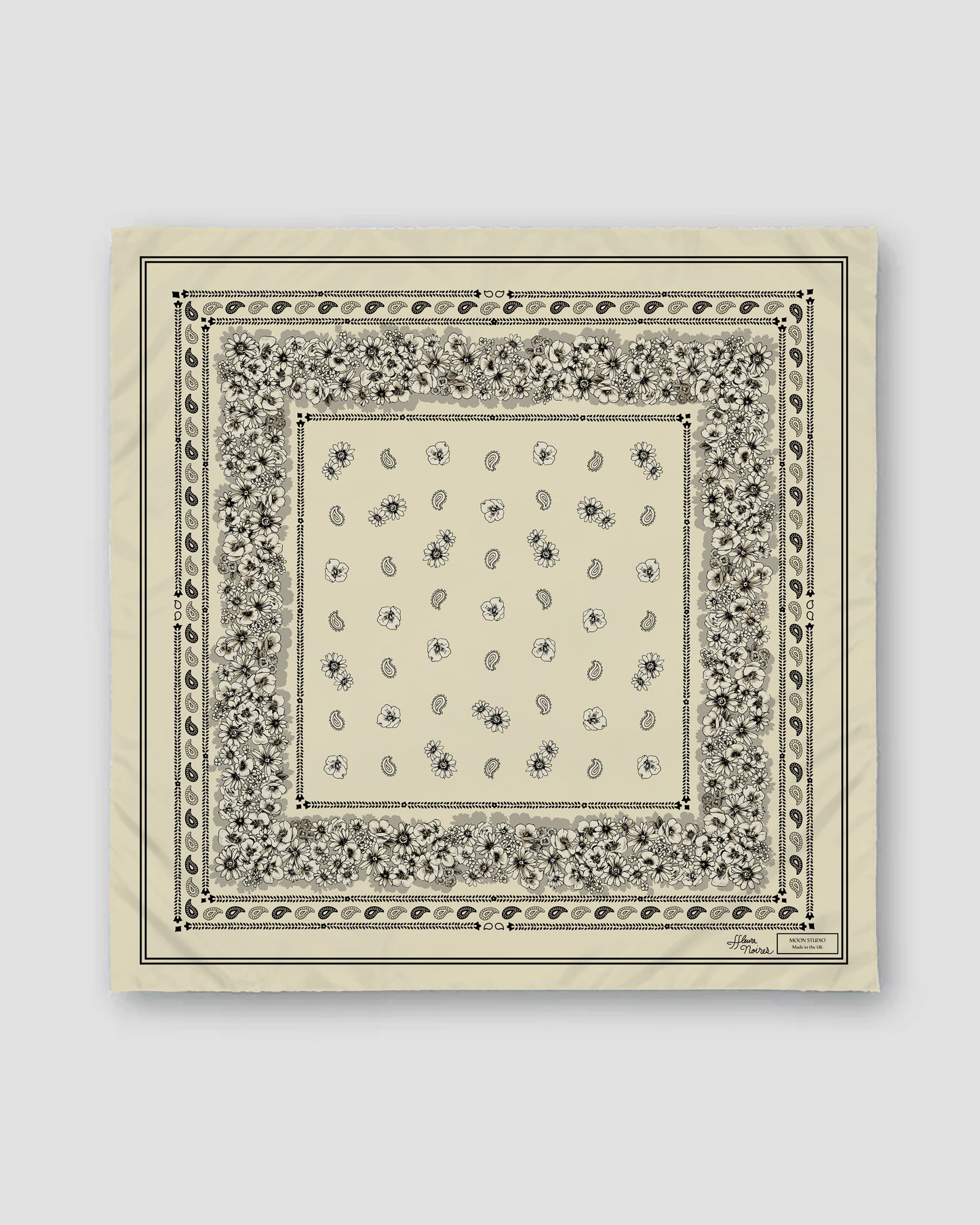 Printed in UK Silk Twill Scarf (ffleurs noires)